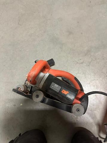 Spit D88E sleuvenslijpmachine beschikbaar voor biedingen