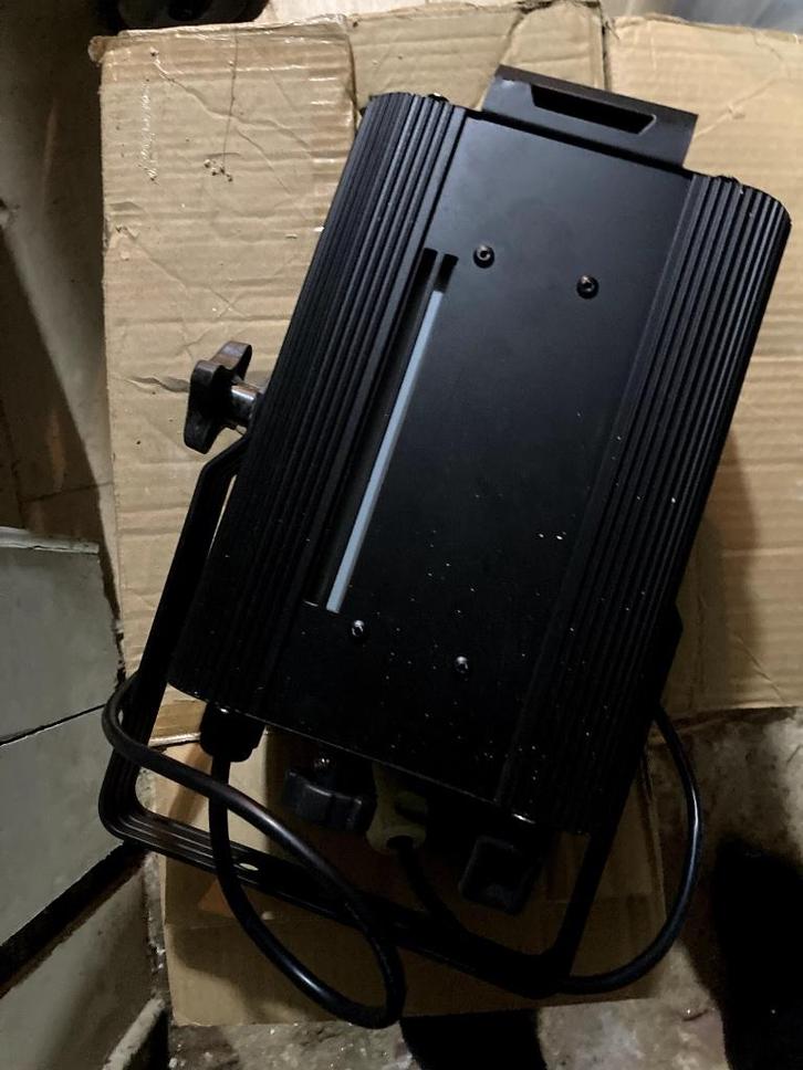 Spot de théatre 500Watt (Lentille PC-ANTIHALO + FRESNEL) JB, Livres, Art & Culture | Danse & Théâtre, Comme neuf, Théâtre, Enlèvement ou Envoi