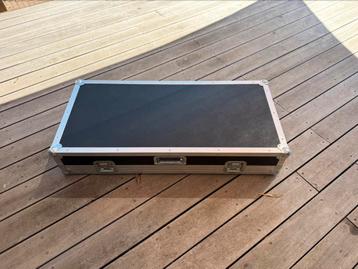 Pedalboard trolley / Flightcase beschikbaar voor biedingen