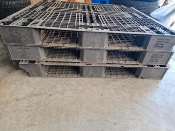 Pvc palletten 120x110  beschikbaar voor biedingen