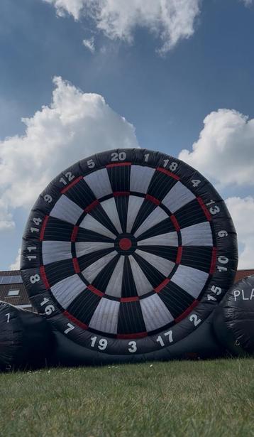 Xxl opblaasvoetbaldarts te huur  beschikbaar voor biedingen