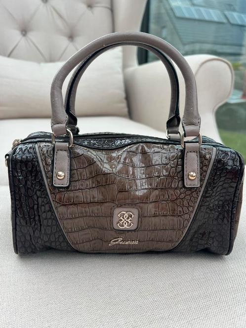 Handtas Guess, Handtassen en Accessoires, Tassen | Damestassen, Zo goed als nieuw, Handtas, Ophalen of Verzenden