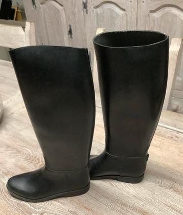 Rijbotten voor kinderen beschikbaar voor biedingen