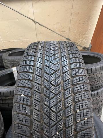 4 pneus Pirelli 285/45/22 Hiver état neuf disponible aux enchères