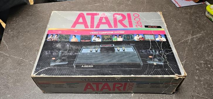 Atari 2600 in een doos, Games en Spelcomputers, Spelcomputers | Atari, Gebruikt, Atari 2600, Ophalen of Verzenden