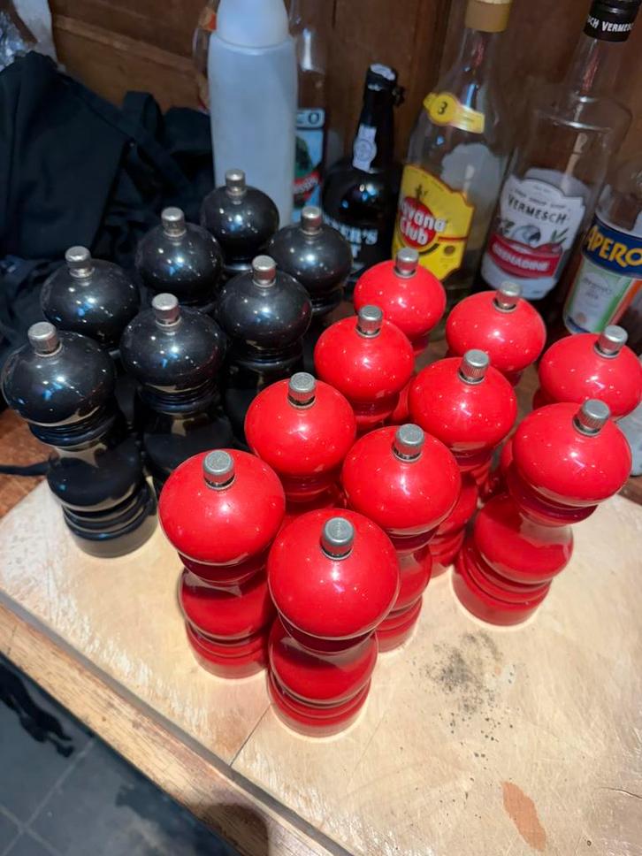 Peper- en zoutmolens – Peugeot look-a-likes – set of lot, Maison & Meubles, Extincteurs & Coffres-forts, Comme neuf, Enlèvement