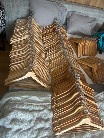 Kapstokken hout beschikbaar voor biedingen