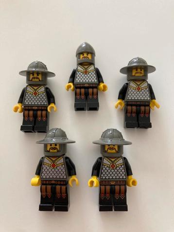 Lego Knight 2 minifig (5x) beschikbaar voor biedingen