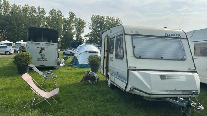 Adria caravan te koop, Caravanes & Camping, Caravanes, Particulier, jusqu'à 4, Adria, Lits superposés, Porte-vélos, Enlèvement