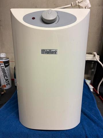 Warmwaterboiler met bijhorende kraan beschikbaar voor biedingen