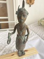 Sculpture de guerrier tribal en bronze 2 kilos 33 cm, Antiquités & Art, Enlèvement ou Envoi