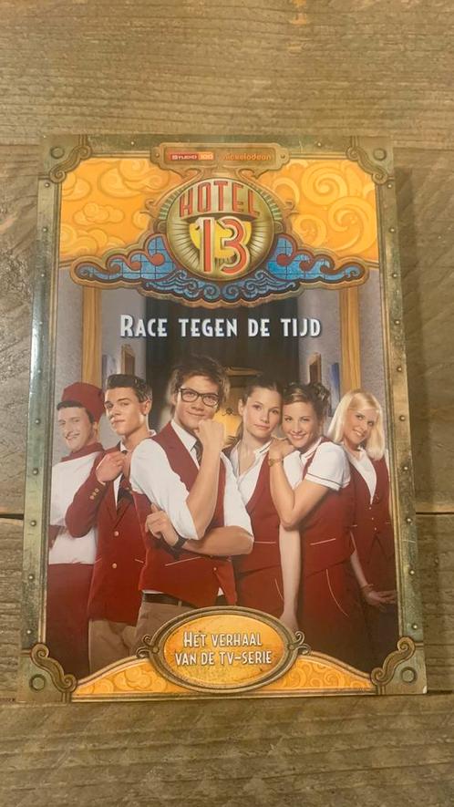 Gert Verhulst - Race tegen de tijd - Hotel 13, Livres, Livres pour enfants | Jeunesse | Moins de 10 ans, Comme neuf, Enlèvement