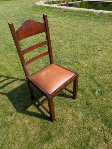 2 stoelen beschikbaar voor biedingen
