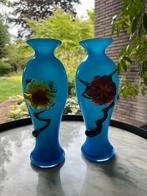 2 blauwe vaasjes, Ophalen