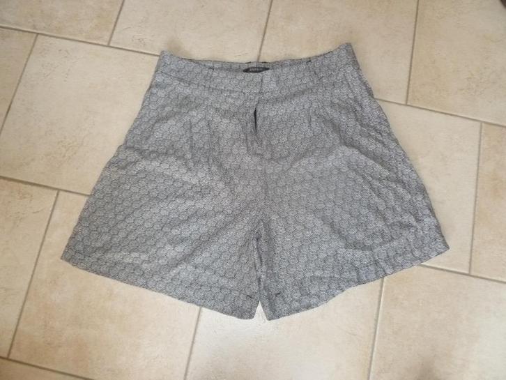 short gris taille 42 - Esprit, Vêtements | Femmes, Culottes & Pantalons, Neuf, Gris, Enlèvement ou Envoi