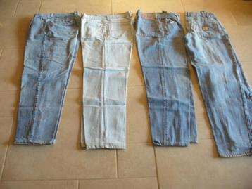 Degelijke jeans broeken beschikbaar voor biedingen