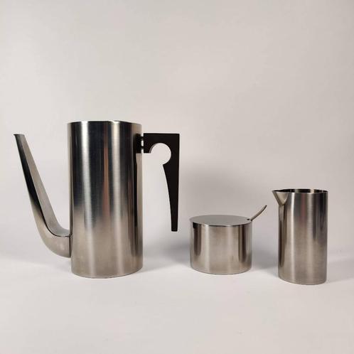 Ligne cylindrique Stelton Arne Jacobsen, Maison & Meubles, Cuisine | Vaisselle, Enlèvement ou Envoi