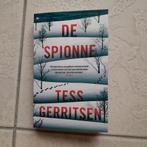 De spionne van Tess Gerritsen, Enlèvement, Comme neuf