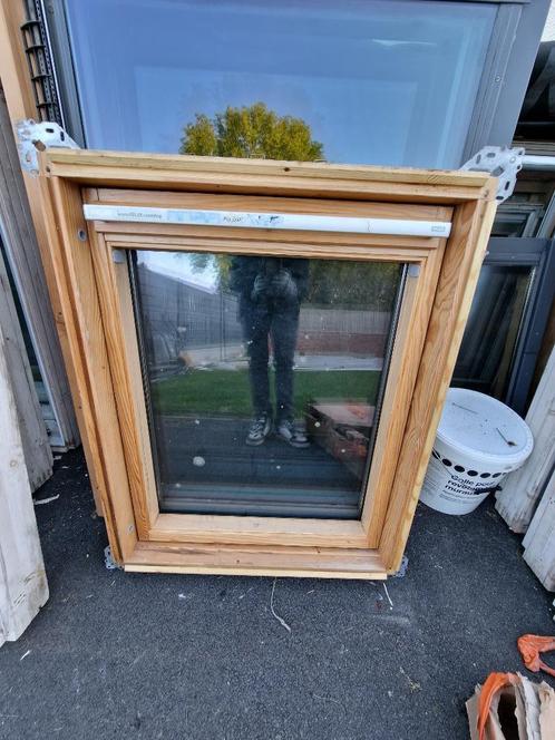 velux 55x78 / 55x98 + store + raccord + option montage, Doe-het-zelf en Bouw, Deuren en Vliegenramen, Gebruikt, Hout, Ophalen
