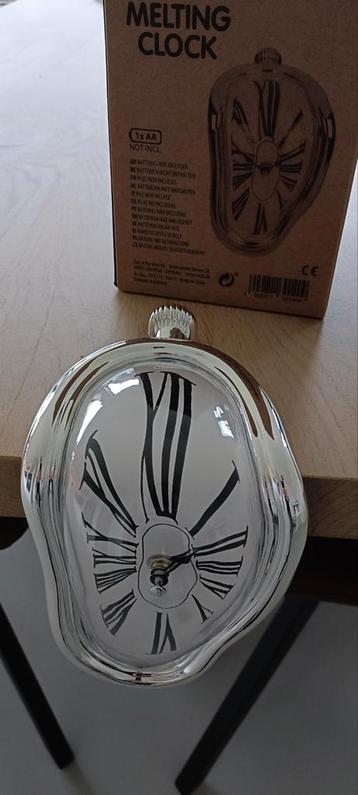 Melting clock - smeltende klok - inspired by Dali