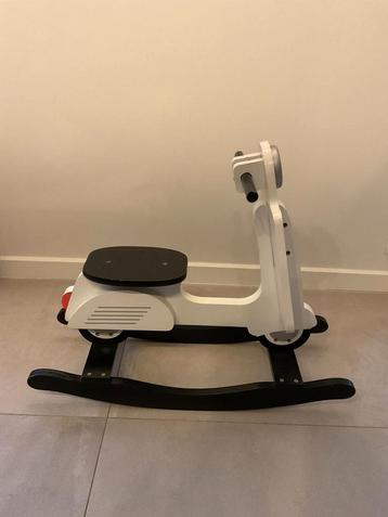 Childhome Schommel Scooter. Wit-Zwart. beschikbaar voor biedingen
