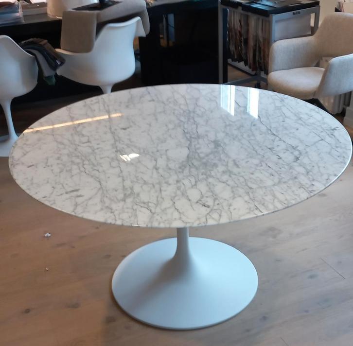 Tables et tables gigognes Seero Saarinen Tulip, Maison & Meubles, Maison & Meubles | Autre, Comme neuf, Enlèvement ou Envoi