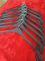 8 grote synthetische hangers van 46 cm, Kleding | Dames, Kledinghangers, Ophalen, Zo goed als nieuw, Kunststof, Volwassenen