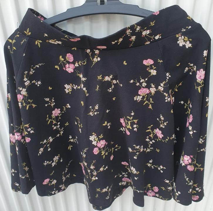 Zwart gebloemde rok van C&A maat M, Kleding | Dames, Rokken, Gedragen, Maat 38/40 (M), Zwart, Ophalen of Verzenden
