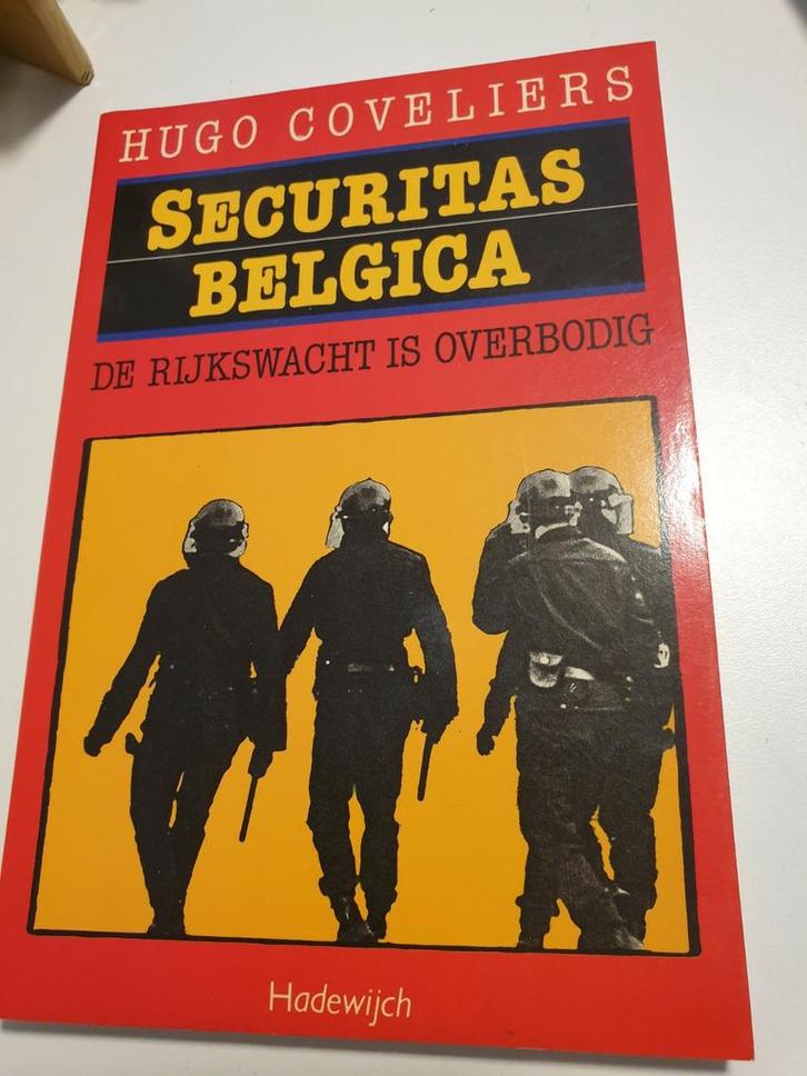 Securitas belgica  De Rijkswacht is overbodig.  H. Coveliers, Livres, Politique & Société, Comme neuf, Enlèvement ou Envoi