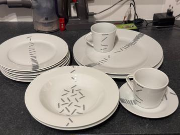 servies 12p wit met dessin beschikbaar voor biedingen
