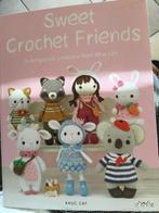 Boek: Sweet Crochet Friends, Hobby & Loisirs créatifs, Tricot & Crochet, Crochet, Comme neuf, Enlèvement ou Envoi, Patron ou Livre