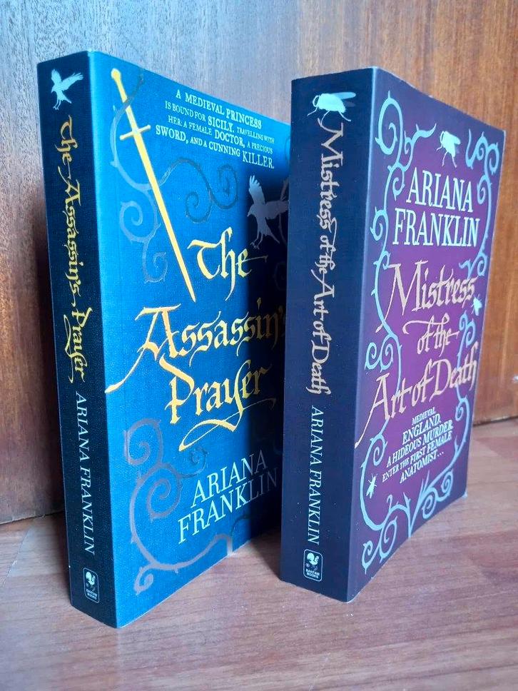 2x Ariana Franklin - The Assasin's Prayer + Art of Death, Livres, Thrillers, Neuf, Amérique, Envoi