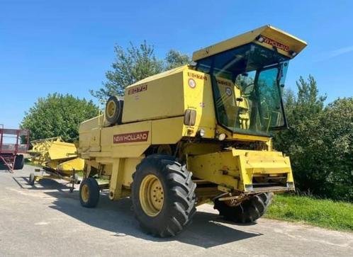 op zoek naar New Holland maaidorsers, Zakelijke goederen, Landbouw | Tractoren, New Holland, Ophalen of Verzenden