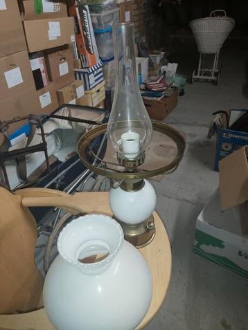 Oude bronzen olielamp  beschikbaar voor biedingen