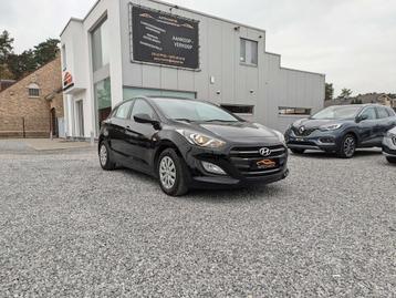 Hyundai i30 1.4i Fun ISG | PARKSENS | RADIO | AC | USB disponible aux enchères