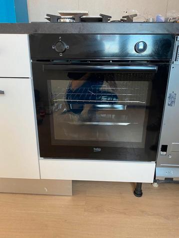 Nieuwe Beko elektrische inbouwoven met kast  beschikbaar voor biedingen