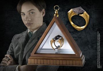 Harry Potter Replica 1/1 Lord Voldemort´s Horcrux Ring beschikbaar voor biedingen