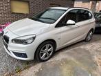 BMW 216d Active Tourer Sport Line, Auto's, Voorwielaandrijving, Stof, 4 cilinders, Wit