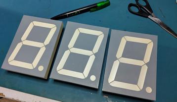 Grote 7 segment LED displays beschikbaar voor biedingen