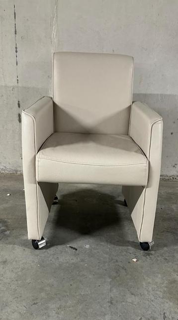 Dining chair beschikbaar voor biedingen