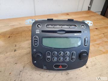 Hyundai i10 2007 - 2013 radio cd speler met aux goede staat