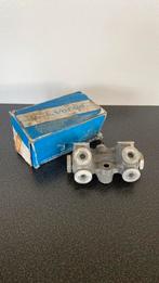 Volvo 240 jonction conduites de frein, Enlèvement ou Envoi, Neuf, Volvo