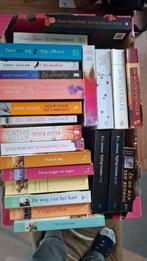 Een kratje vol romans - 23 stuks, Ophalen, Zo goed als nieuw, Danielle Steel, België