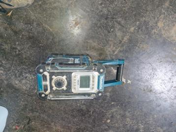 Makita DMR108 werfradio werkt goed beschikbaar voor biedingen