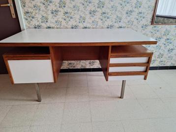 vintage bureau (jaren 60) beschikbaar voor biedingen