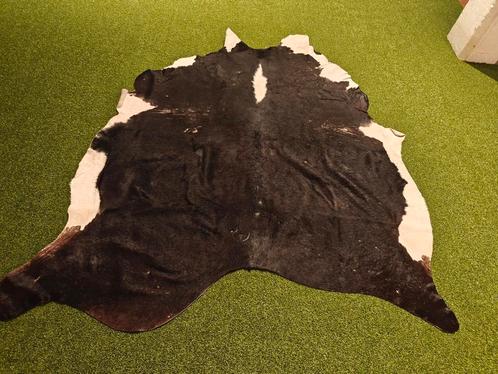 Koeienhuid vloerkleed, Huis en Inrichting, Stoffering | Tapijten en Vloerkleden, Gebruikt, Ophalen