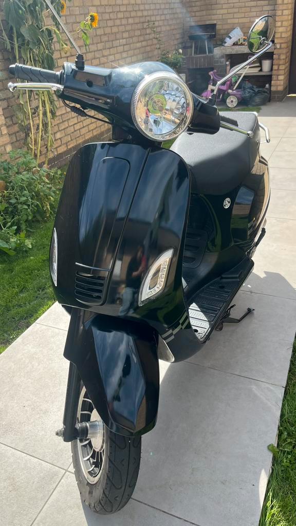 A klasse brommer, Fietsen en Brommers, Snorfietsen en Snorscooters, Zo goed als nieuw, Overige merken, Benzine, Ophalen