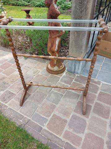 Brocante handdoekenrekje beschikbaar voor biedingen