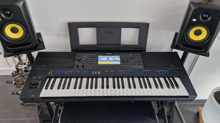 Yamaha SX 700, Musique & Instruments, Claviers, Comme neuf, 61 touches, Yamaha, Sensitif, Avec pied, Enlèvement