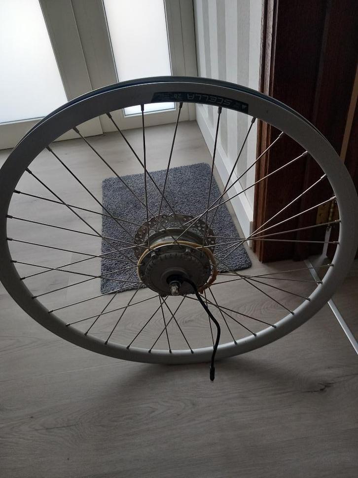 Stella E-bike voorwiel+motor in 28duimwiel, Fietsen en Brommers, Fietsonderdelen, Zo goed als nieuw, Algemeen, Wiel, Ophalen